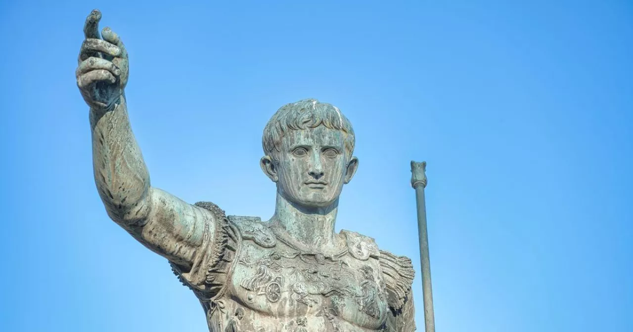 Жалаңаш жағажай мен жалаңаш қыздардың видеосы