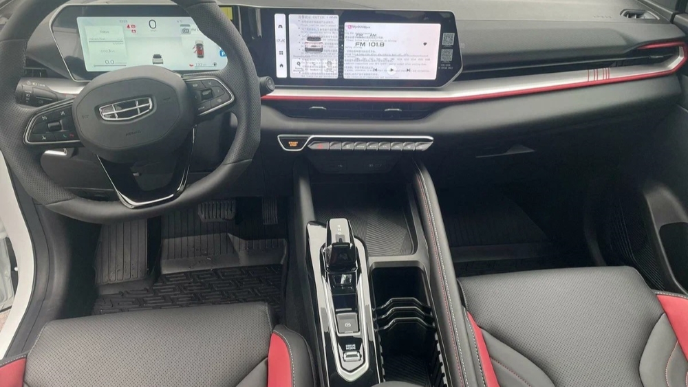 Geely Coolray Luxury Plus интерьері