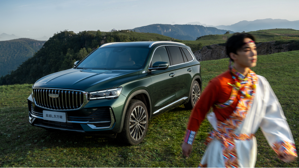 Geely Monjaro, жасыл кроссовер