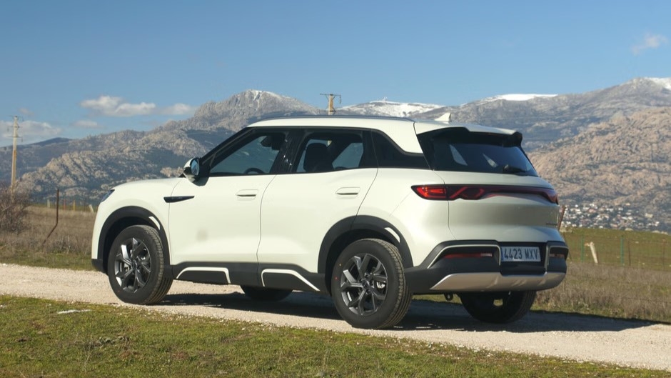 BYD Atto 2 в Польша бүйірден арқа