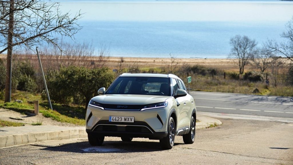 BYD Atto 2 в Польше спереди бүйірден динамика