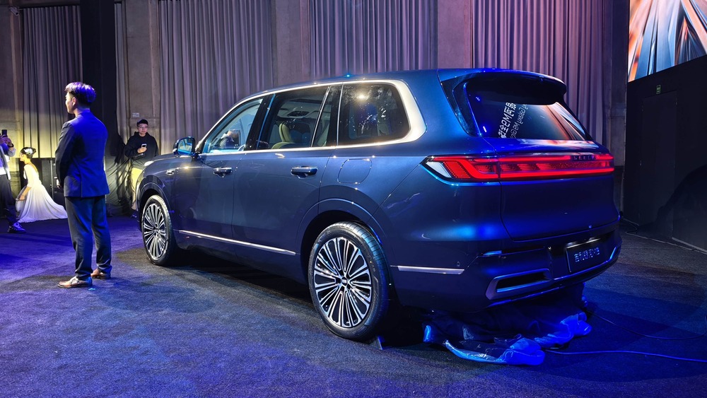 Geely Galaxy M9 кроссовері презентациясында артқы бүйірден