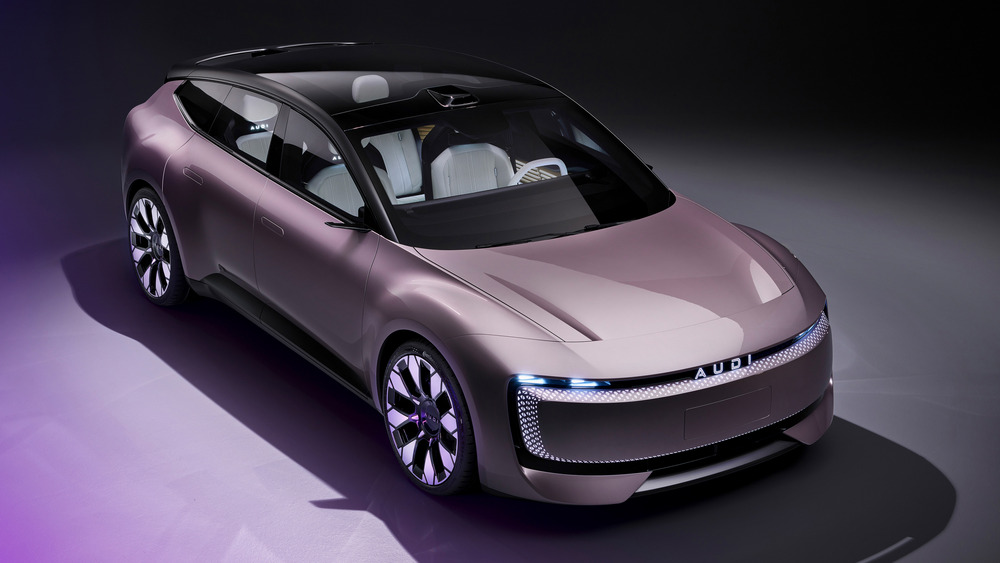 AUDI E концепт бүйірден