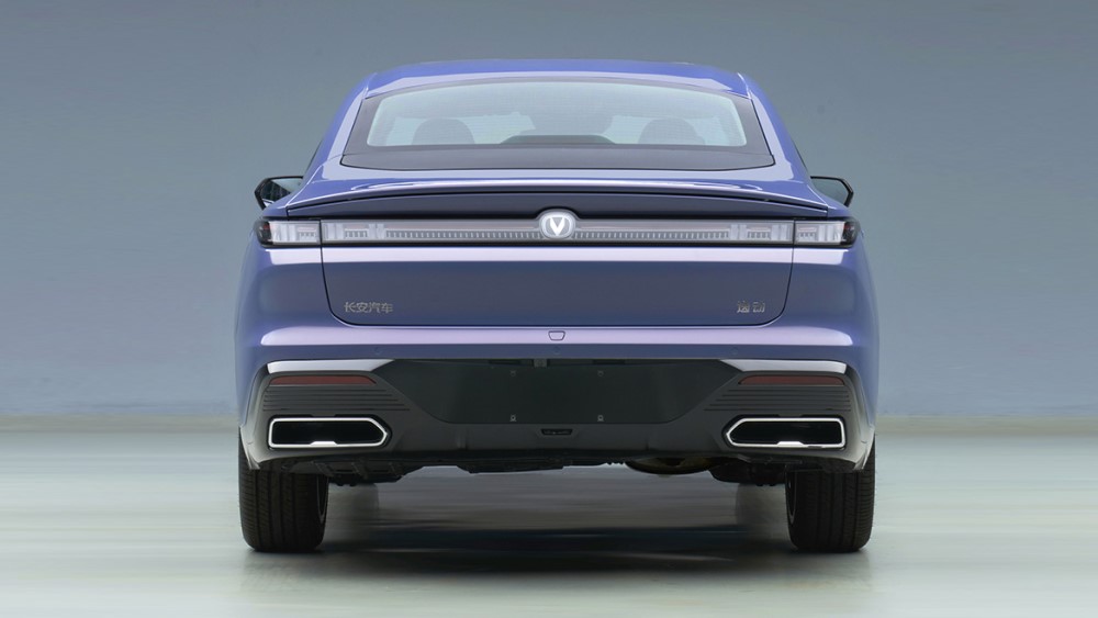 Жаңартылған Changan Lamore седаны артқы жағынан