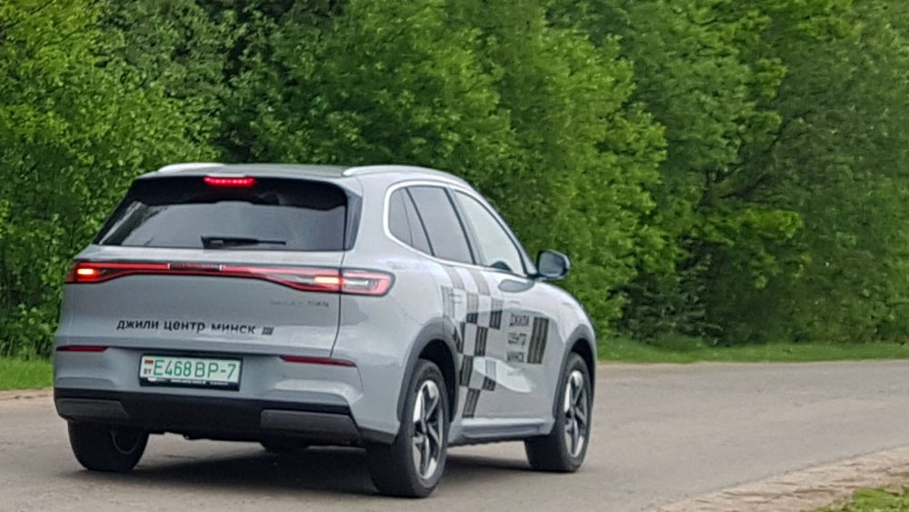 Geely EX5 белсенді қозғалыста, бүйірден, Беларусия