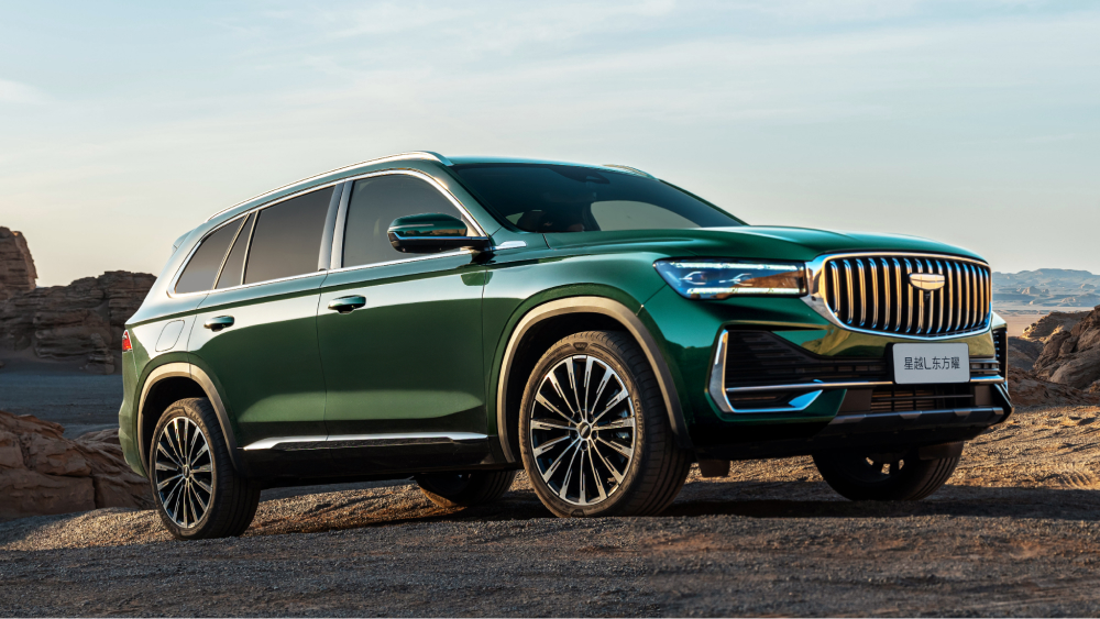 Geely Monjaro алдынан бүйірден, жасыл кроссовер, 2025 жылдың қаңтарында Қытайдағы ең танымал авто