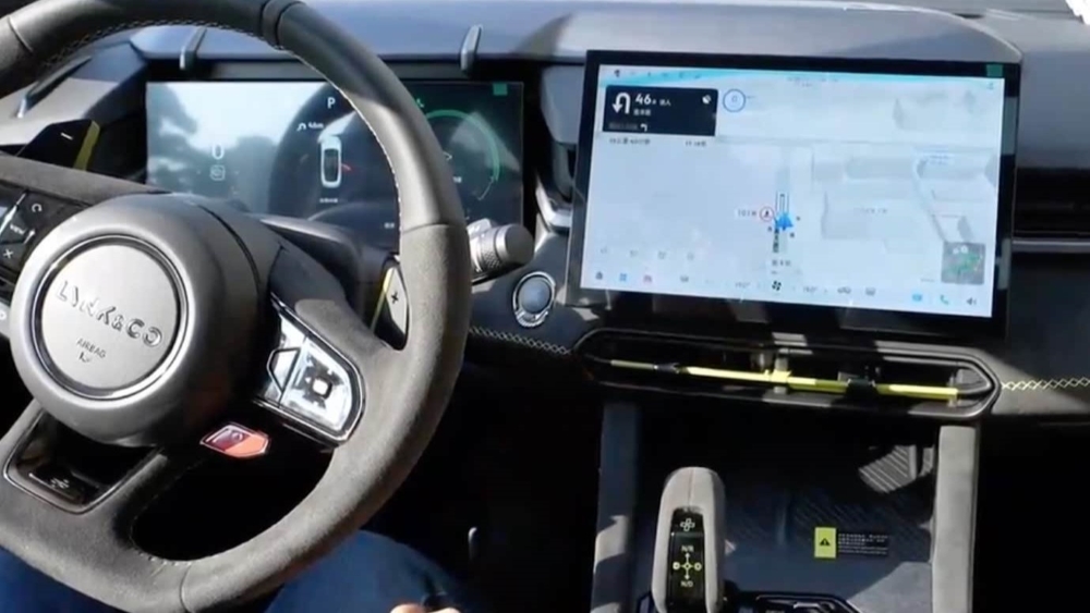 Lynk & Co 03+ Performance седаны интерьері