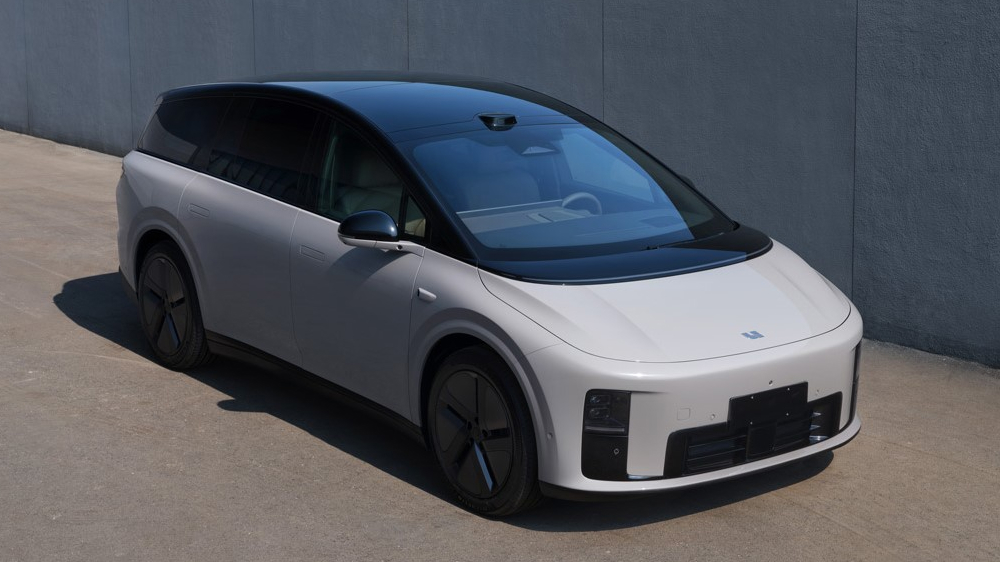 li auto i8 кроссовер электрический сбоку спереди серый