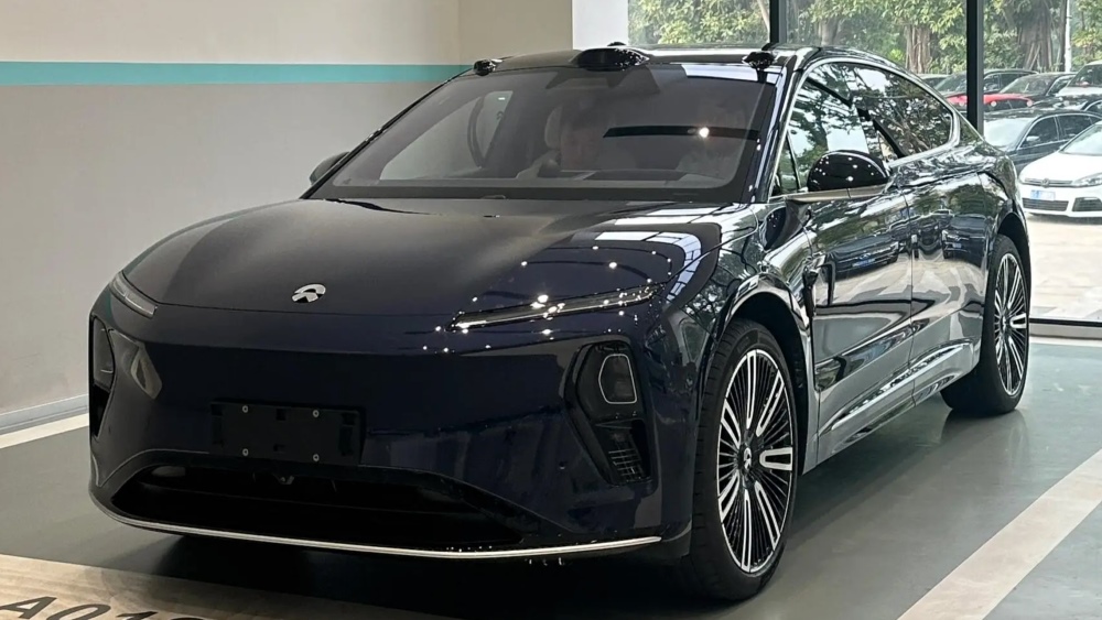 Nio ET9 седаны бүйірден