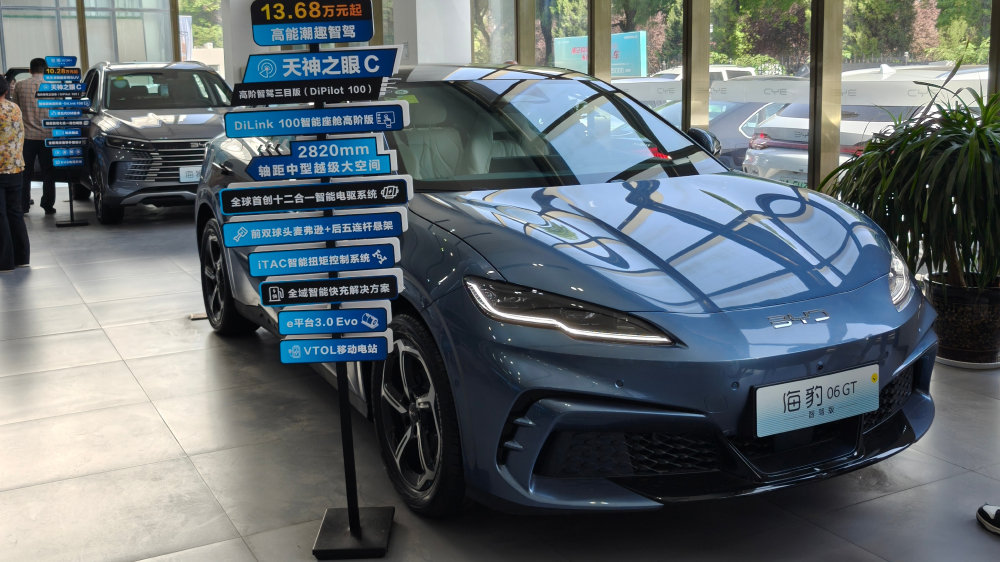 кытайдағы byd дилерлік орталығы anghen seal 06 gt алдыңғы жағынан көк