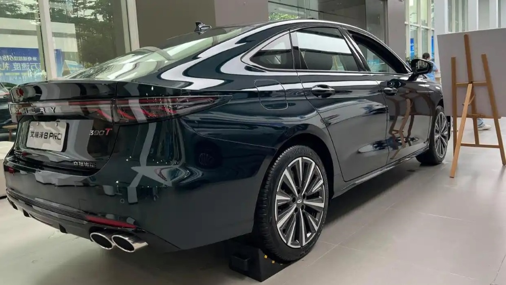 Chery Arrizo 8 Pro седаны 2.0, арты бүйірден, Қытай дилерінде