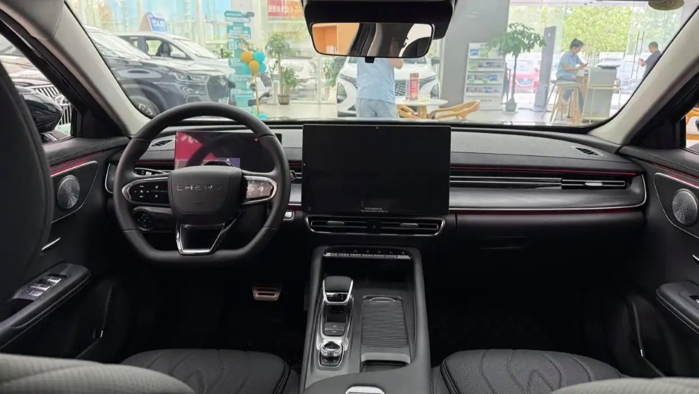 Chery Arrizo 8 Pro седаны 2.0 интерьер