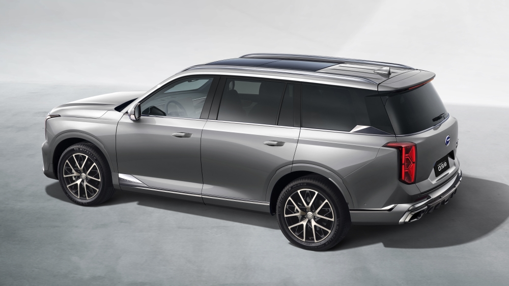 gac gs8 dragon бүйірінен күміс сұр гибридті кроссовер
