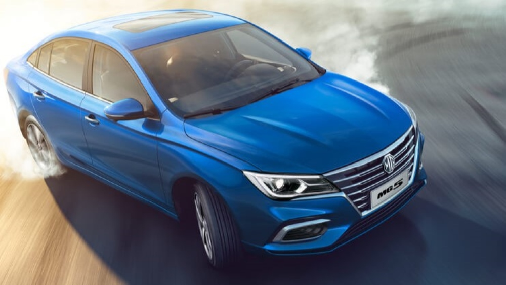 MG5 седаны алдыңғы бүйірден Ресейде