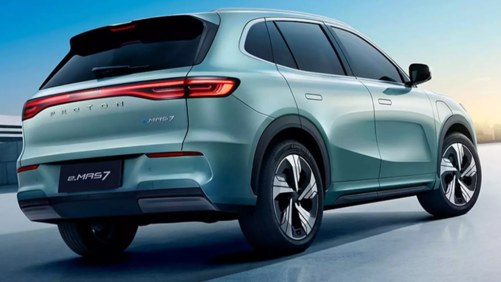 Proton e.MAS 7 электр кроссовері артқы және бүйірінен
