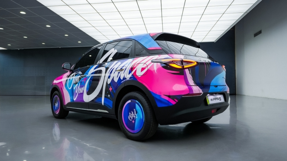 Proton e.MAS 5 электр кроссовері артқы және бүйірінен