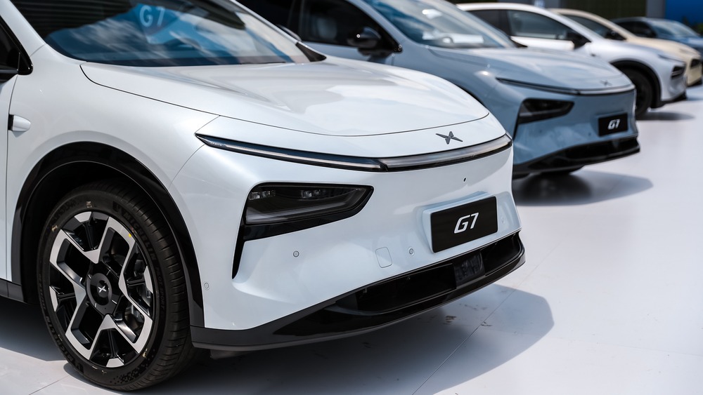 Электрлік кроссовер XPeng G7 алдыңғы бөлігі